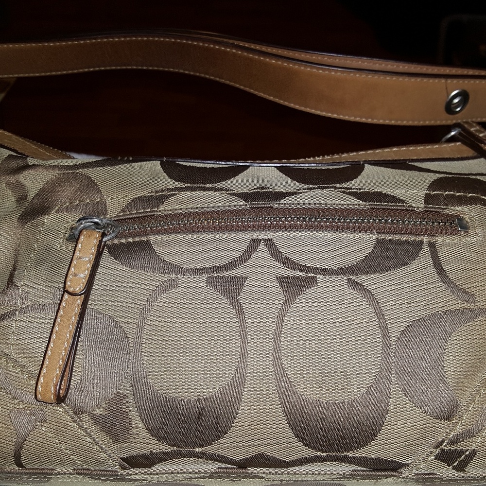 Coach Signature E/W soft duffle purse - Picture 4 of 6